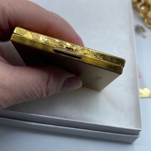 Vintage brass makeup compact by Cara Nome , Langlor’s Inc. - Picture 5 of 10